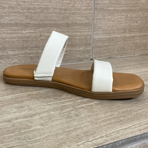 LONDON FOG UEC Wonens Size 7.5 White “Felicia” Two band slip on flat sandals - Picture 2 of 10